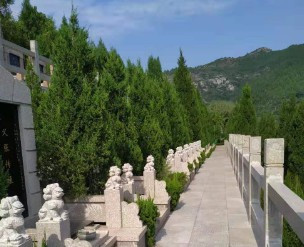 第一次參加葬禮要怎么穿才好呢？493-九龍山骨灰公墓
