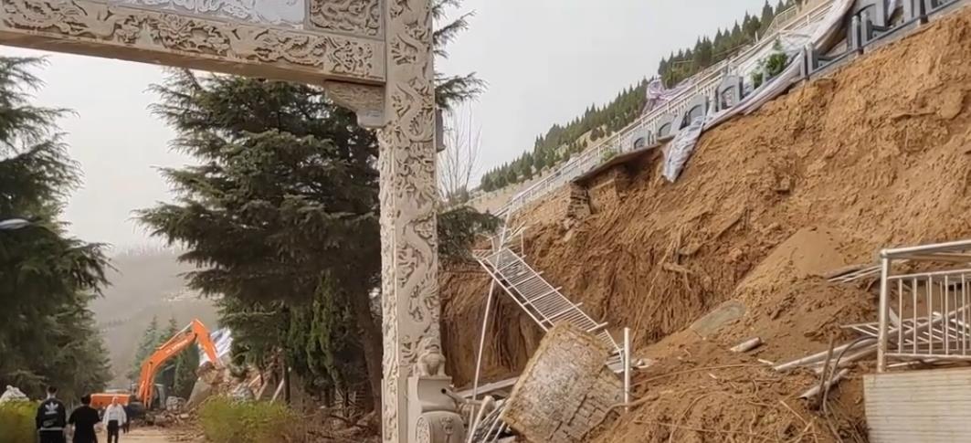 高橋墓園山體滑坡的實(shí)況