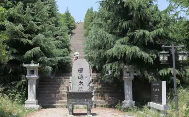 西安霸陵墓園新區(qū)圖片，群山環(huán)抱中,價格實惠