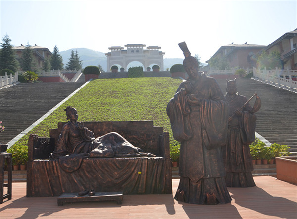西安霸陵墓園新區(qū)圖片，群山環(huán)抱中,價格實惠