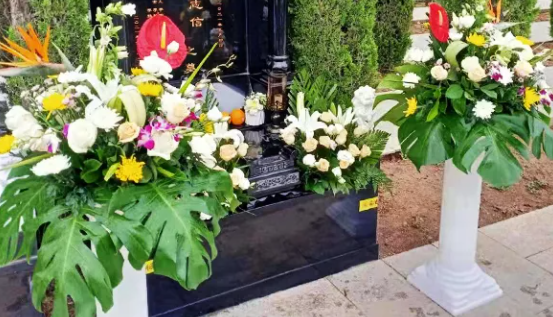 鮮花祭祀是一種為了表達(dá)哀悼、惋惜、懷念