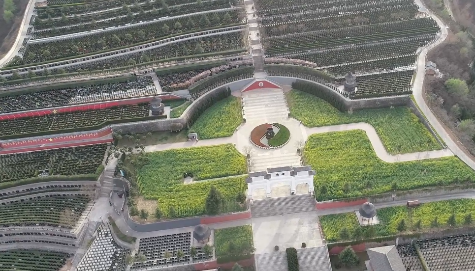 西安霸陵墓園新區(qū)提供骨灰墓位葬、草坪葬、壁葬、亭葬、樹葬等各種安葬方式