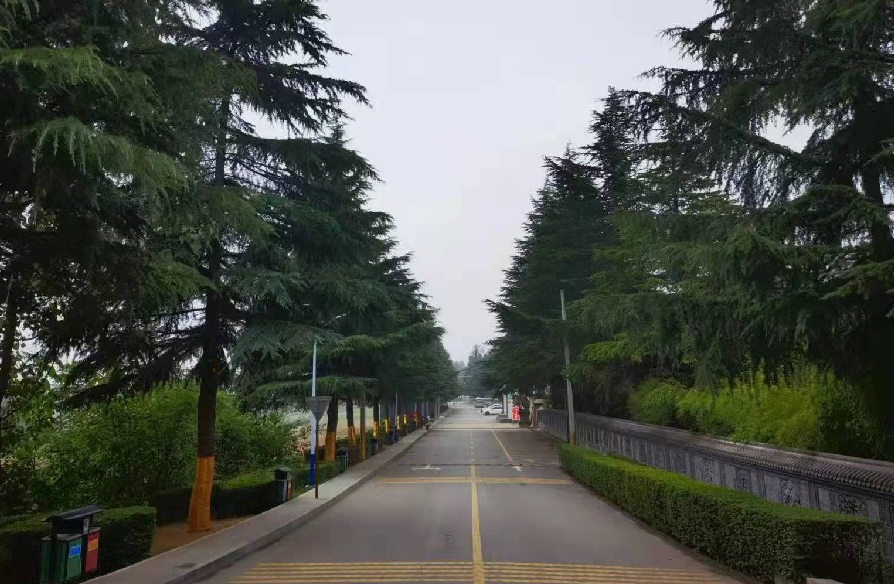 西安棗園山墓園可乘坐414路、404路、413路等公交車抵達(dá)